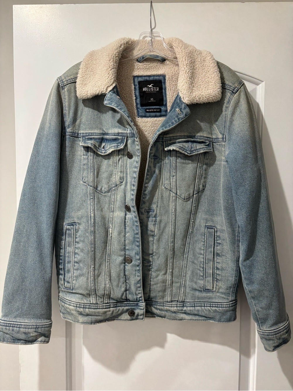 Hollister Light Blue Denim Sherpa-Lined Jacket with Cream Collar